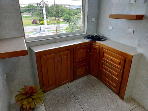 Imagen 3 de 7 de Vendo Oficina/ Consultorio Cc. Biarritz