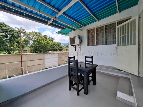 En Venta Amplia Y Hermosa Casa Con Apartamento En El Limon Db 25-4638