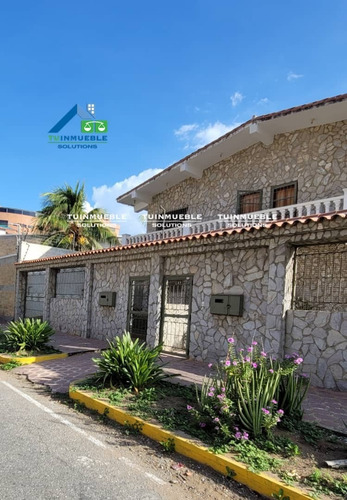 Imagen 2 de 8 de En Venta Cómoda Casa De 4 Habitaciones Y 3 Baños En La Urbanización Playa Grande