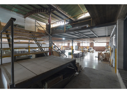 Venta De Edificio Industrial En La Yaguara - Excelente Ubicación