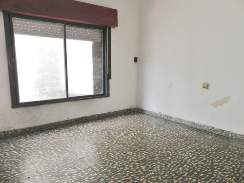 Casa En Venta En Isidro Casanova