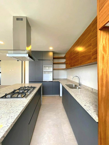 Imagen 1 de 16 de Venta De Casa Capital Norte Pontevedra Con Rof Garden