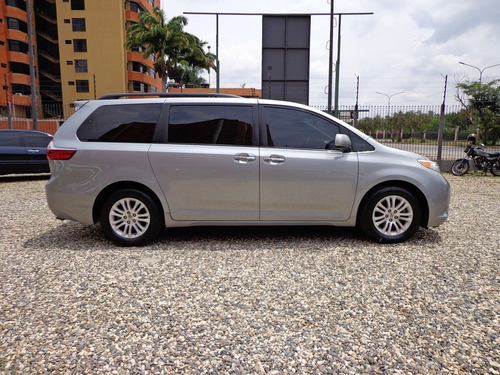 Imagen 4 de 14 de Toyota Sienna Xle 2016 4x2 Automático