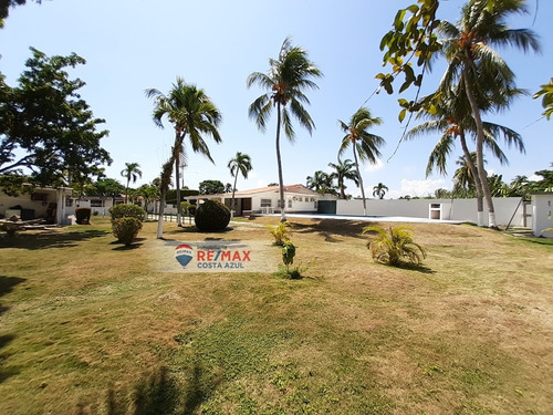 En Venta Amplia Y Acogedora Casa Tipo Campestre Con Piscina Y Areas Verdes, El Tuque.