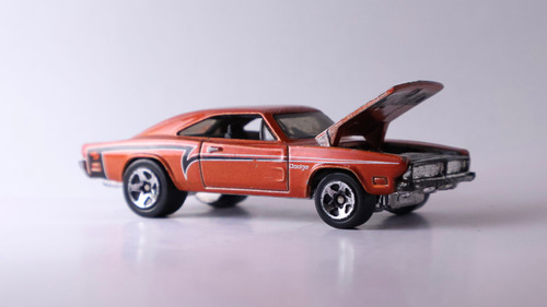 Hot Wheels 69 Dodge Charger R/t - 2004 B26