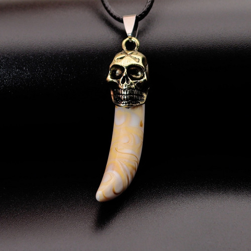 Collar Colmillo Calavera Dayoshop