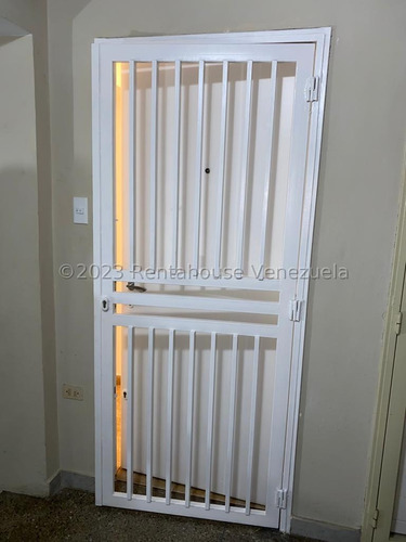 Apartamento En Alquiler Sabana Grande 23-30116 Fabricio Liaz