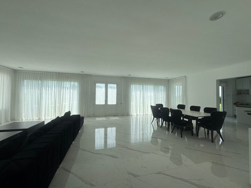 Casa En Venta En Chacras De Pergamino Con Pileta