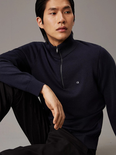 Suéter Azul Cuello Alto Y Cierre Azul Calvin Klein