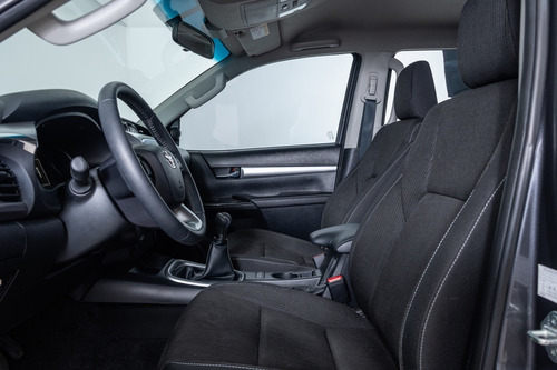 Imagen 12 de 14 de Toyota Hilux 4x2 Srv Mt 2018