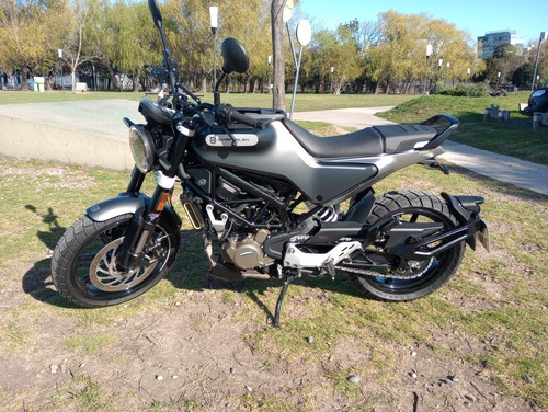 Imagen 2 de 11 de Husqvarna Svartpilen 200