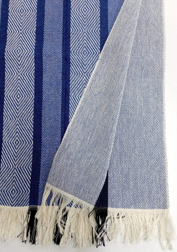 Imagen 5 de 6 de Poncho Artesanal Rombos Azul Rey