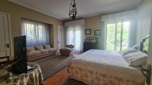 Venta De Hermosa Casa En Sector Residencial. Providencia.