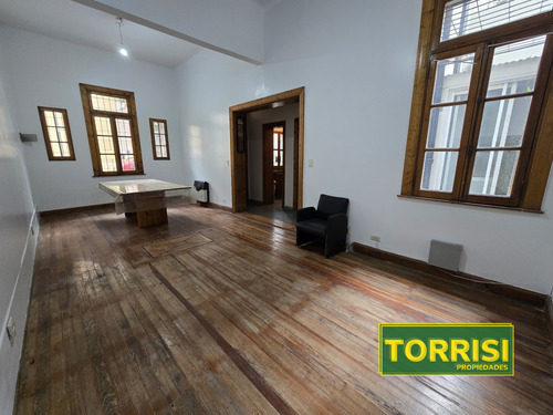 Alquiler - Casa 4 Amb + Escr. - Pje Robertson 900 - Flores