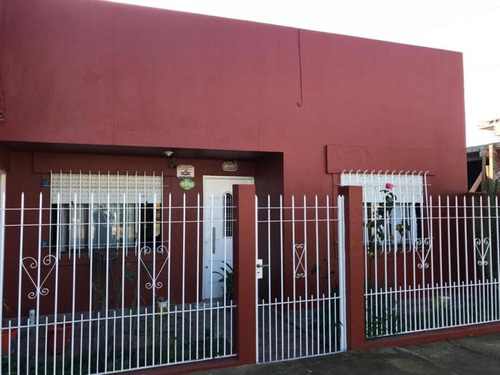 Venta Casa De 4 Dorm - 166 E/ 59 Y 60 - Los Hornos - U$s 45.000 Más Honorarios