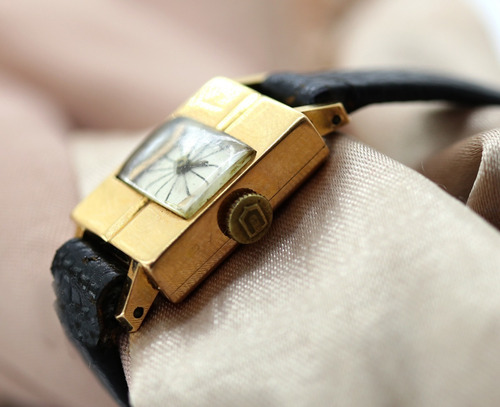 Micro Relógio De Pulso Feminino Versatil Universal Geneve Em