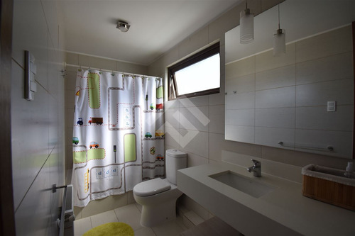 Casa En Venta De 3 Dorm. En Chicureo Piedra Roja Colina
