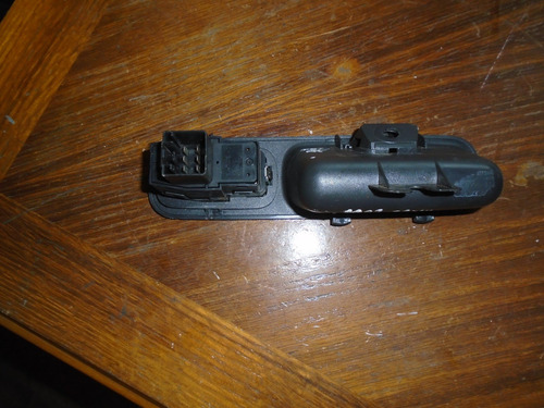 Imagen 3 de 3 de Vendo Boton De Subir Vidrio De Daewoo Nubira, Año 2000
