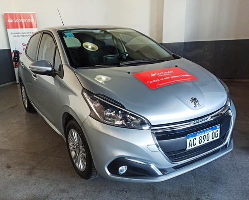 Imagen 3 de 12 de Peugeot 208 Allure