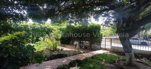 *al/¡una Joya En Venta! Casa En El Centro Barquisimeto Lara, Venezuela/arnaldo López/ # 25-12156 /656 M²