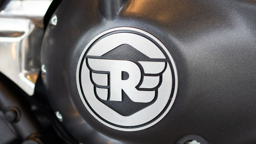 Royal Enfield Super Meteor 650 Astral Black 1° Servicegratis