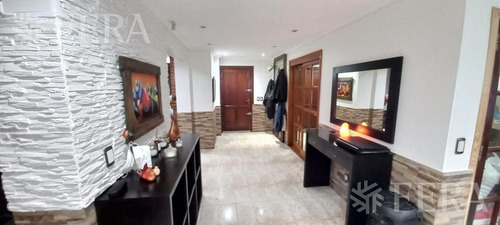 Imagen 3 de 19 de Venta Casa De 6 Ambientes Con Cochera Y Fondo Libre Con Piscina Y Quincho En Wilde (26900)