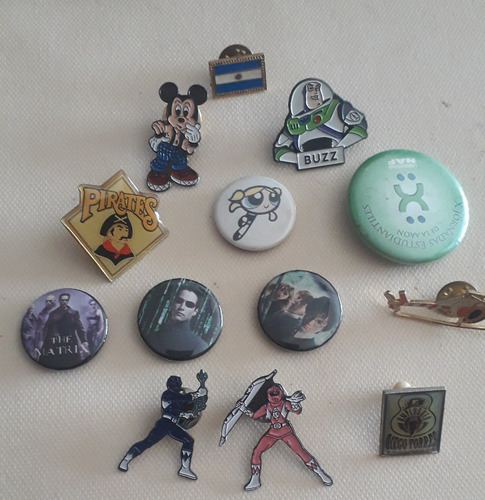 Pins Metalicos Y Plasticos Variados Lote De 13 (Usado)