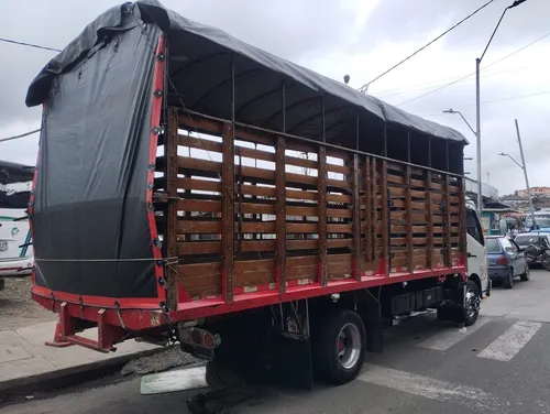 Camión Hino 300 Dutro Max