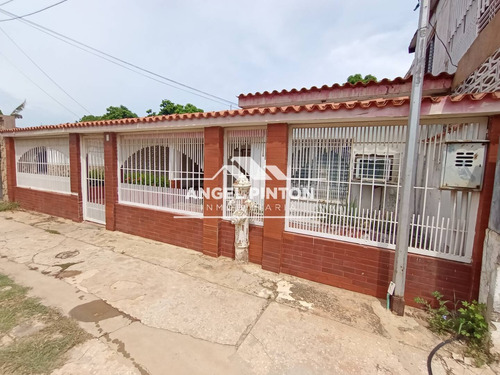 Casa Para Remodelar  En Venta La Trinidad Maracaibo Api 5418