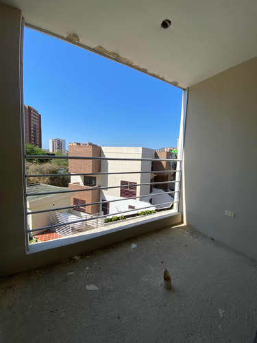 Annic Coronado Vende Townhouse Con Planta 100% Obra Gris En Villas De Aricagua, Urbanización Mañongo 269909