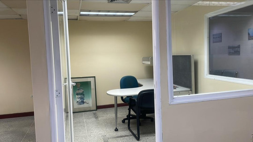 Local Comercial En Alquiler Ubicado En La Av Fuerzas Armadas Barcelona