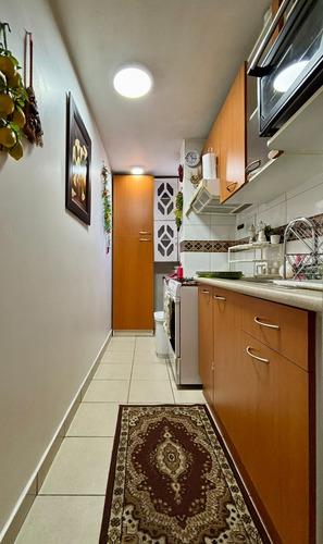 Se Vende Hermoso 2 Dormitorios + Estacionamiento. Av. PerĂș