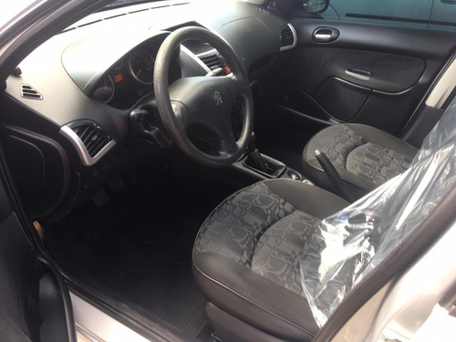Peugeot 207 Passion Xr - 1.4 8v 2010/2011