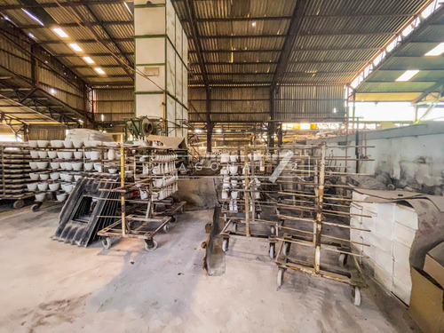 Imagen 4 de 8 de Bodega En Lo Espejo