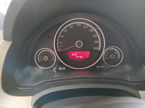 Imagem 6 de 8 de Volkswagen Up! 1.0 12v E-flex Track