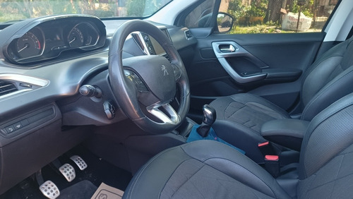 Imagen 8 de 11 de Peugeot 208 2015 1.6 Feline Pack Cuir