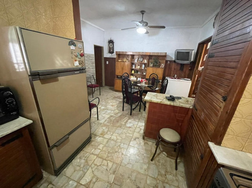 Imagen 19 de 22 de Casa De 3 Ambientes Con Cochera, Jardín