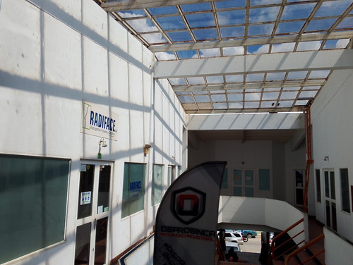 Local En Alquiler, 2e7402, Rafael Gamarra Ofrce Comodo Local En Alquiler, En Pleno Centro De Cabudare, Cerca De Abastos, Tiendas De Ropa, Zapaterias, Comercios Diversos, Con Alto Transito Peatonal