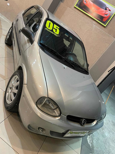 Imagem 3 de 5 de Chevrolet Corsa Classic 2005 1.0 Spirit 4p Álcool