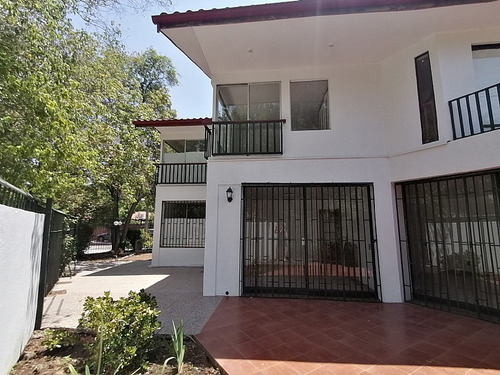  Casa Arriendo Vitacura/ Sector Ursulinas