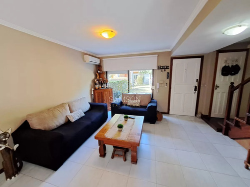 Venta De Duplex De 2 Dormitorios Y 3 Baños, 1 Suite, Playa Mansa, Punta Del Este 