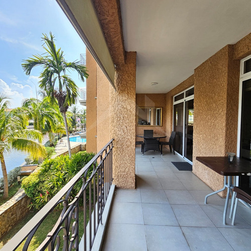 En Venta Amplio Apartamento En Res. Siete Mares, Lecheria