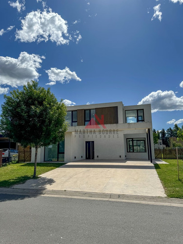Casa En Venta En Santo Tomas, Pilar, G.b.a. Zona Norte