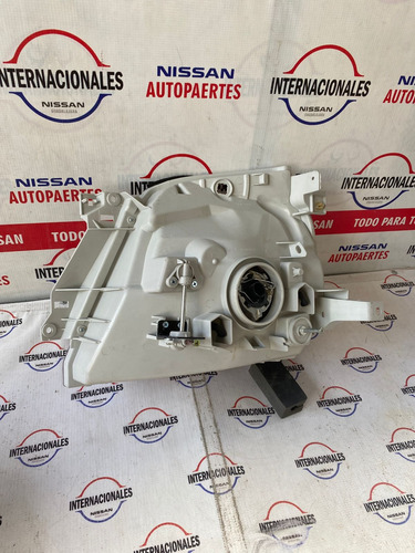 Faro Derecha Nissan Urvan 2007 2008 2009 2010 2011 2012 Derecho/pasajero (Usado)