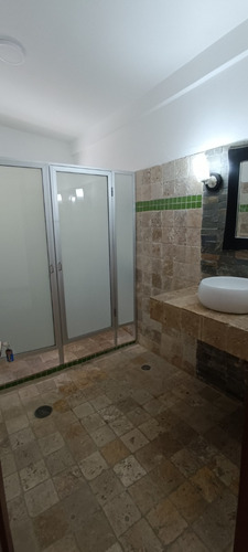 Casa Comercial En Alquiler En Lechería. Negociable