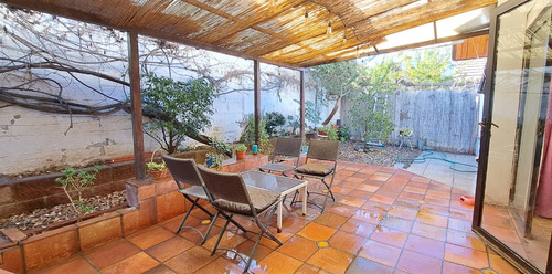 Arriendo 2 Habitaciones En Las Condes, Casa Familiar.