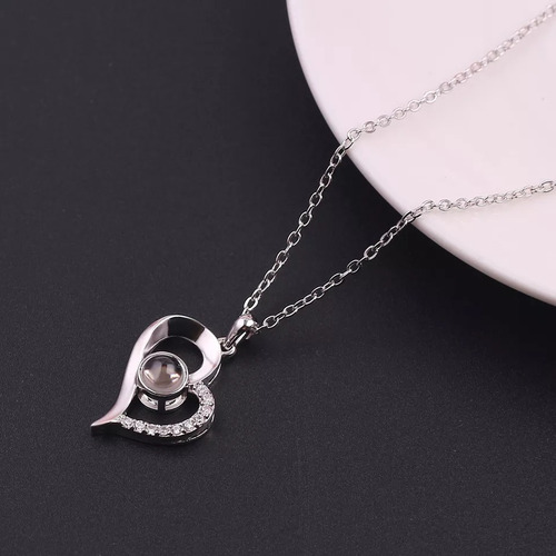 Imagen 5 de 5 de Collar Corazon Chic Te Amo En 100 Idiomas Plateado / Todojoy