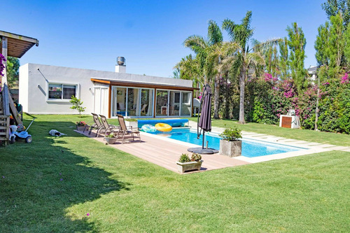 Casa En Venta 5 Dor, Vista Al Mar, Piscina
