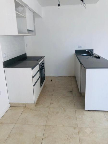 Oportunidad - Vta Dta - 2 Amb Con Patio Y Cochera - Escalada Centro