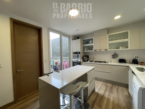 Casa En Venta De 4 Dorm. En Colina